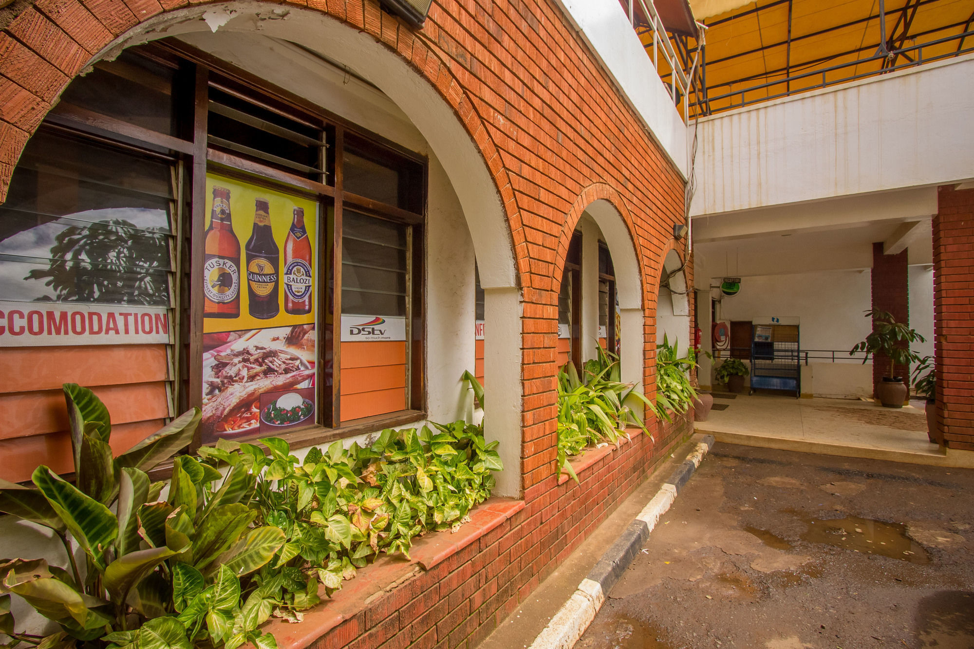 Meru Safari Hotel Exterior photo