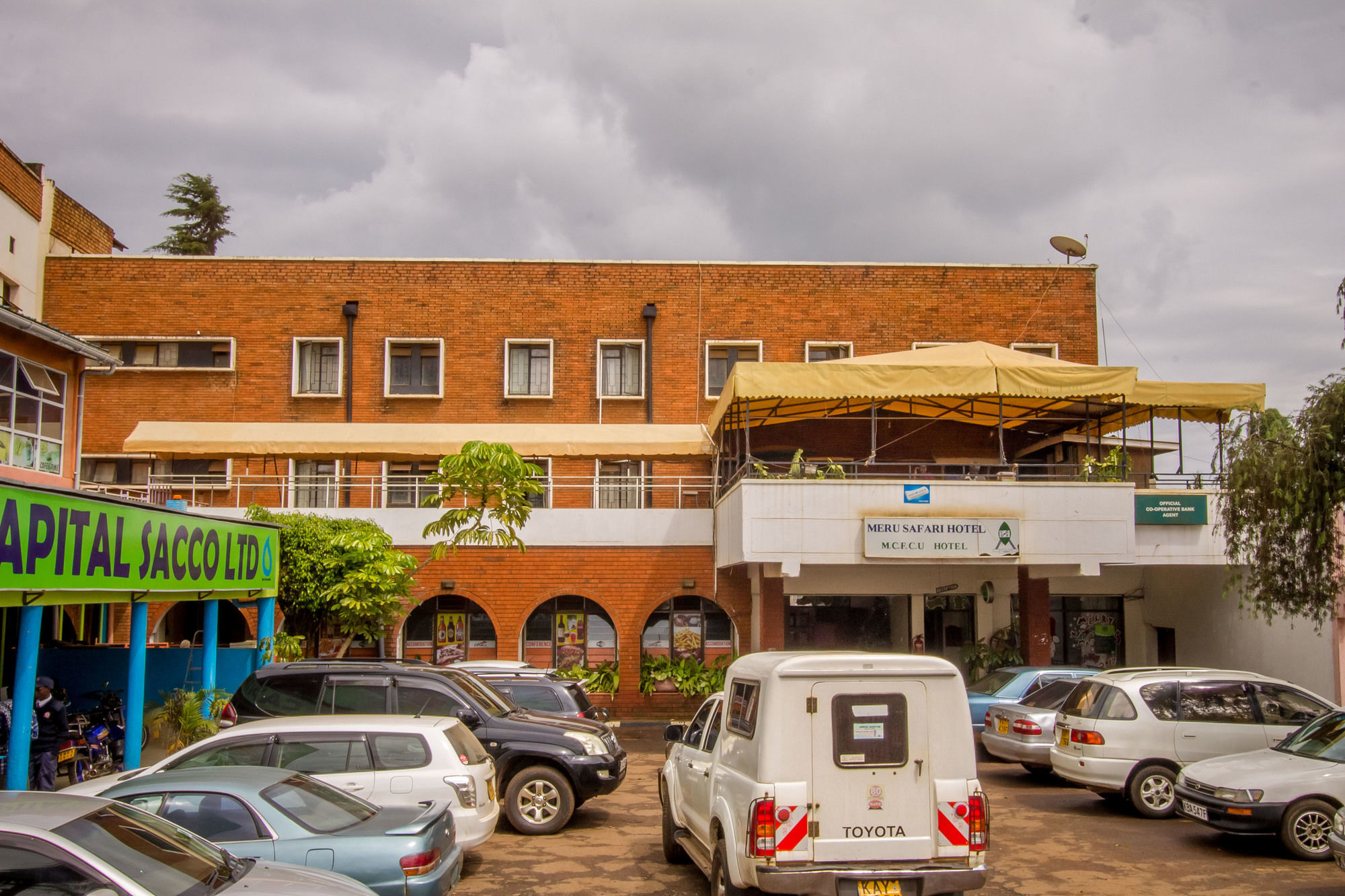 Meru Safari Hotel Exterior photo