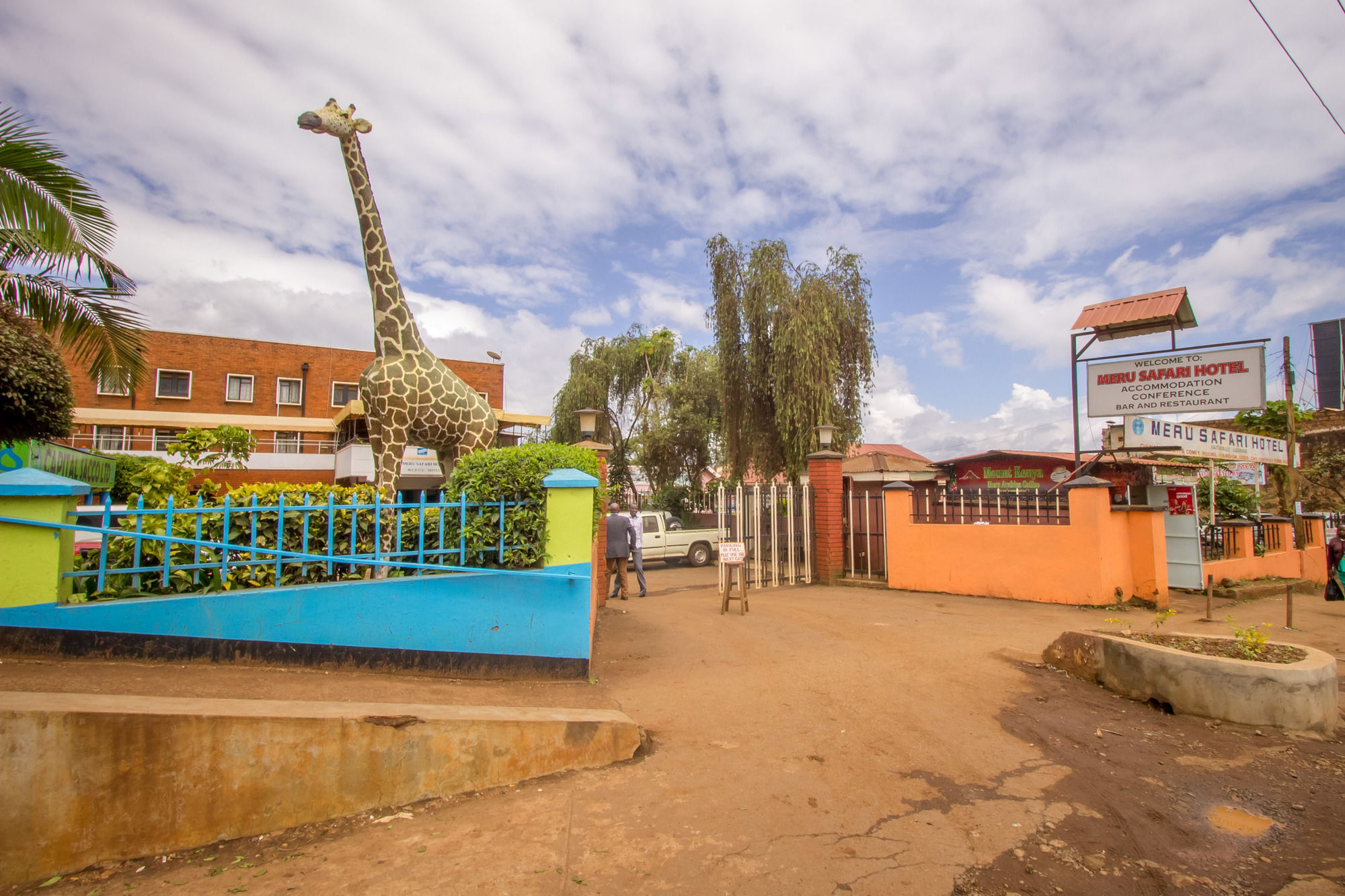 Meru Safari Hotel Exterior photo